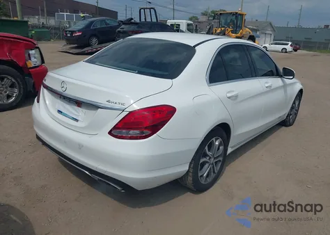 2015 Mercedes-Benz C 300 4Matic/Luxury 4Matic/Sport 4Matic z USA, uszkodzony, nr VIN 55SWF4KB5FU010207